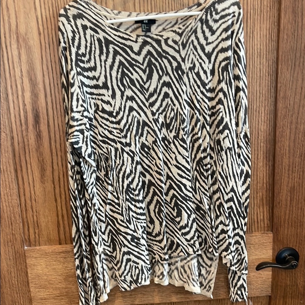H&M: Zebra Print Long Sleeve Top